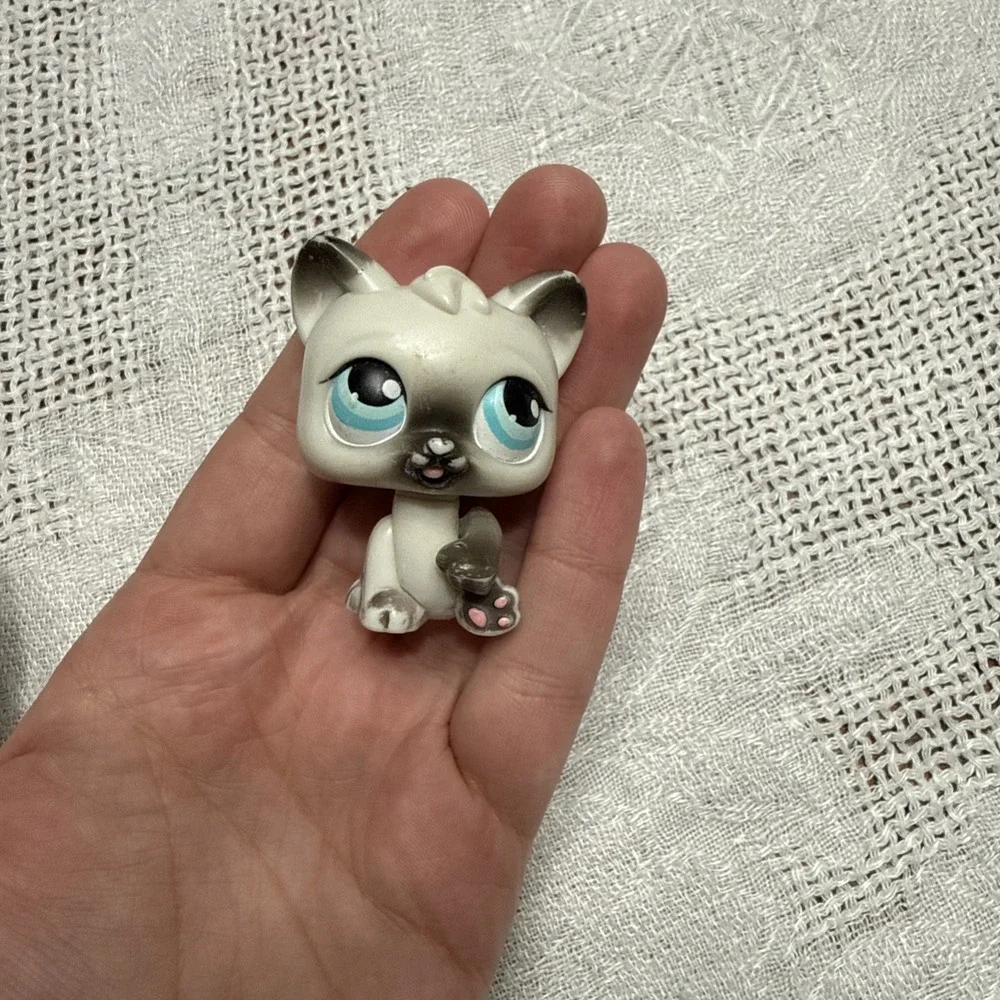 Littlest Pet Shop LPS Magic Motion Siamese Cat Blue Eyes Sticks Out Tongue 2005